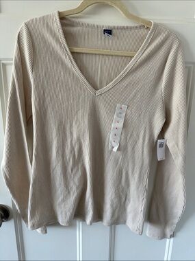 Ribbed V-Neck Long Sleeve Top in Cream